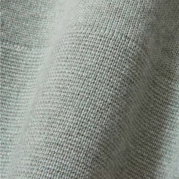Everlane Cashmere Turtleneck Sweaters - Picture 4 of 6